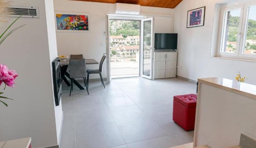 House (Four bedroom Holiday Home with Terrac)