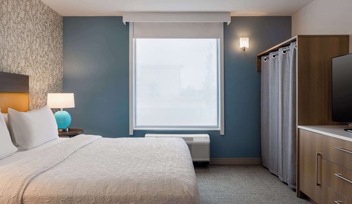 Suite, 1 King Bed, Accessible (Mobility, Roll-In Shower, 2 Room)