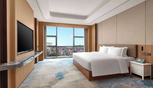Executive Suite, 1 King Bed, Smoking