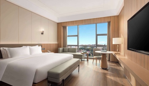 Room, 1 King Bed, Smoking (Executive Floor)