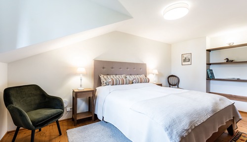 Standard Double Room, 1 King Bed, Courtyard View, Corner