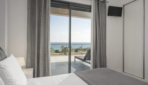 Basic House, Sea View