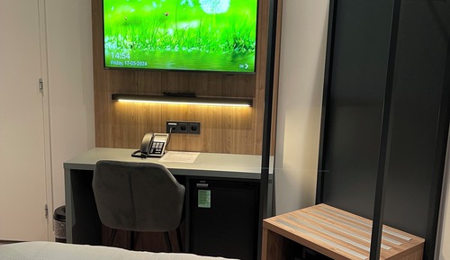 Single Room (no window)