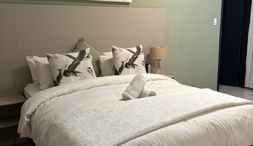 Luxury Room, 1 Queen Bed