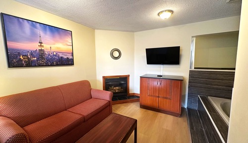 Family Suite, Multiple Beds, Non Smoking, Jetted Tub