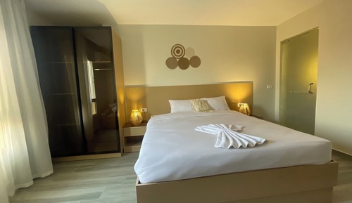 Superior apartment with pyramids view