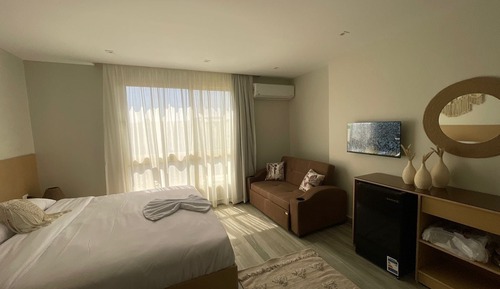 Superior King room with Pyramids View