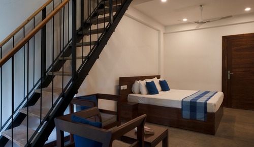 Family Room, 1 King Bed, Pool View