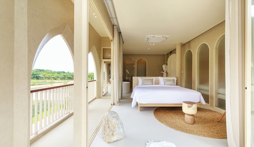 Suite, Pool View