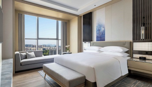 Suite, 1 Bedroom, City View