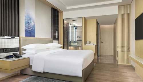 Deluxe Room, 1 King Bed, City View