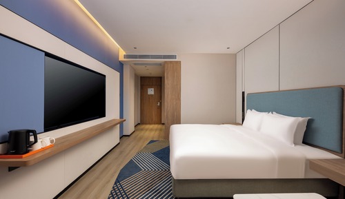 1 King Standard High Floor