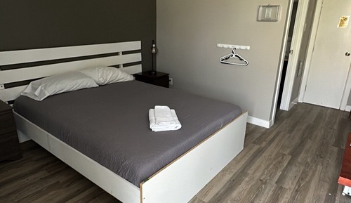 Single Room Queen