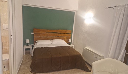 Basic Room, Hill View