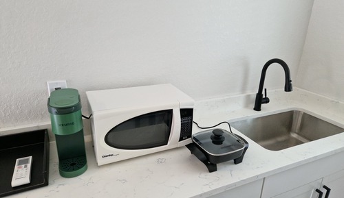 Deluxe Room, 1 Queen Bed, Pets Allowed