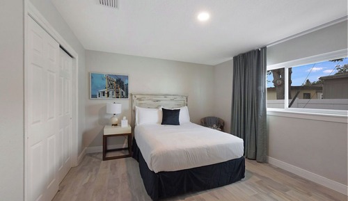 Superior Room, 1 Queen Bed, Pets Allowed