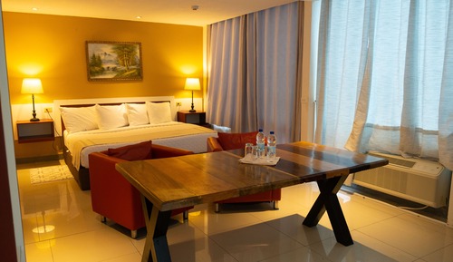 Comfort Room, 1 King Bed, City View