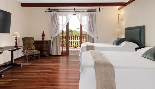 Classic Suite, 2 Queen Beds, Garden View (Junior Suite)