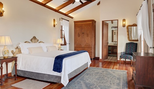 Classic Suite, 1 King Bed, Balcony, Garden View (Junior Suite)