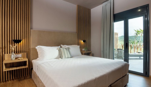 Deluxe Double or Twin Room, Jetted Tub, Partial Sea View