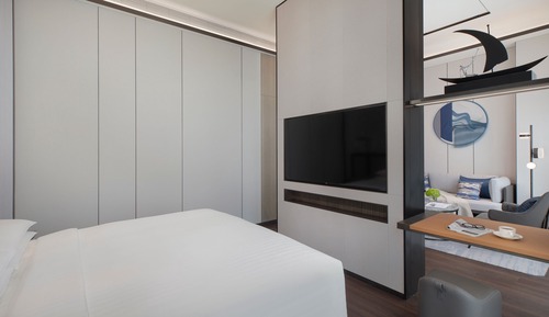 Deluxe Studio, 1 King Bed, Non Smoking
