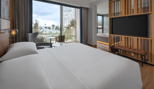 Executive Suite, 1 King Bed, Non Smoking, Ocean View