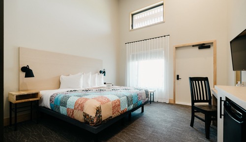Standard Room, 1 King Bed, Non Smoking, River View