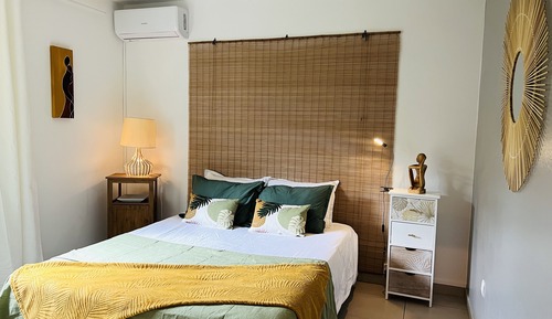 Superior Room, 1 Queen Bed, Private Bathroom