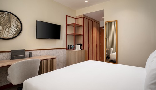 Deluxe Room, 1 Queen Bed, Non Smoking