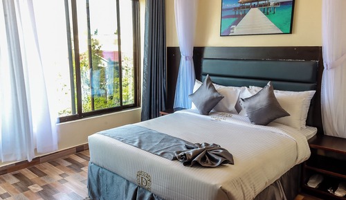 Superior Room, Lake View