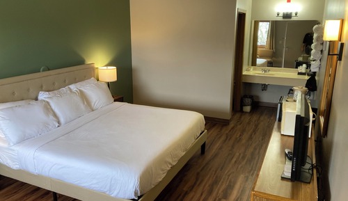 Deluxe Room, 1 King Bed, Bathtub