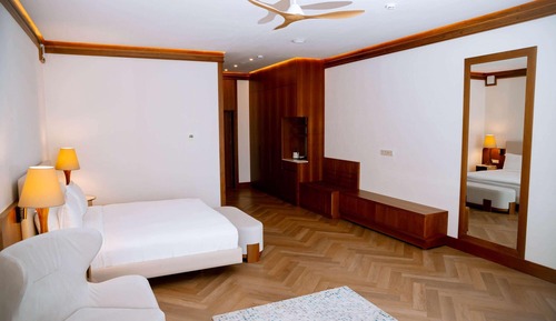 Executive Suite, 1 King Bed (Forest View)