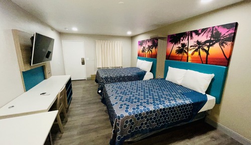 Comfort Room, 2 Queen Beds, Mountain View