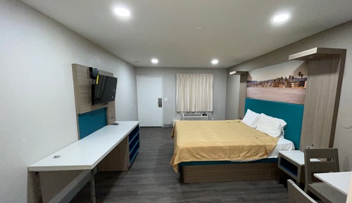 Comfort Room, 1 King Bed, Mountain View