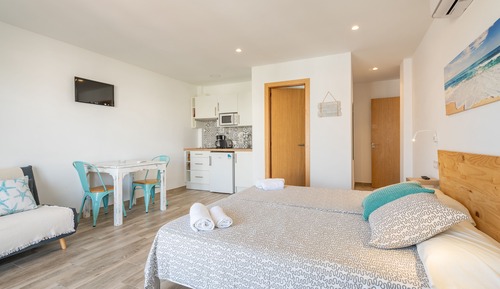 Standard Studio, 2 Twin Beds, Kitchenette, City View