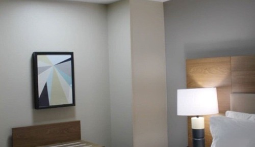 Studio, 1 Queen Bed, Mobility Accessible (Communications, Accessible Tub)