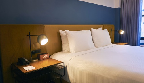 Deluxe King Room Accessible