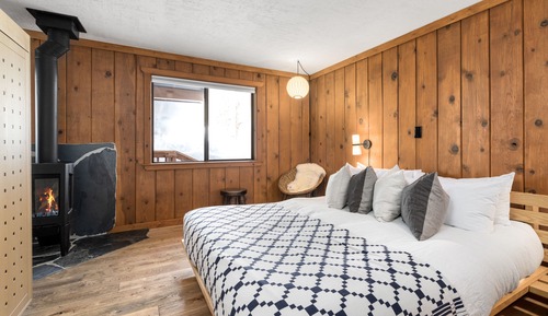 Comfort Cabin, 1 King Bed, Fireplace, Hill View