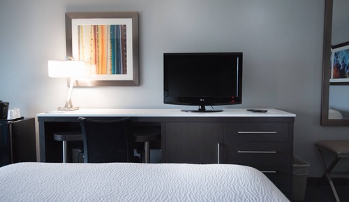 Room, 1 Queen Bed (Mobility/Hearing Access, Roll-In Shwr)