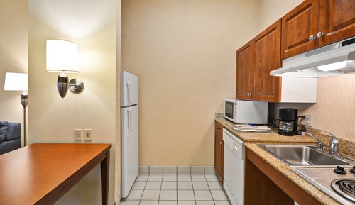Studio, 1 Queen Bed, Accessible, City View (Bathtub)