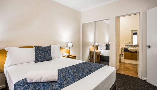 One Bedroom Apartment - Queen