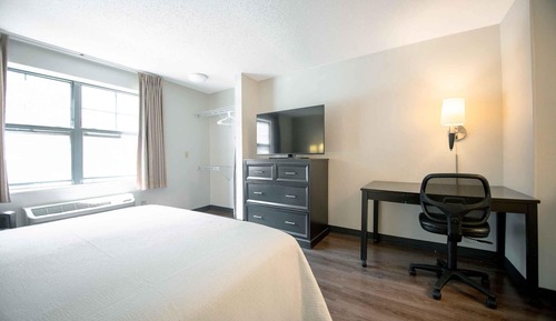 Studio, 1 King Bed, Non Smoking