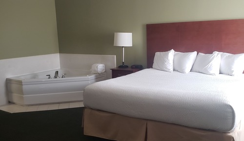 Suite, 1 King Bed, Jetted Tub