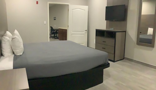 Suite, 1 King Bed, Non Smoking