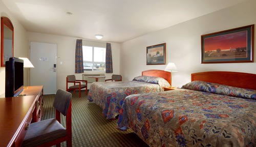 Room, 2 Queen Beds, Smoking (Exterior Corridor)