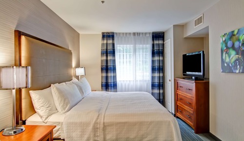 Suite, 1 King Bed with Sofa bed, Accessible (Hearing)