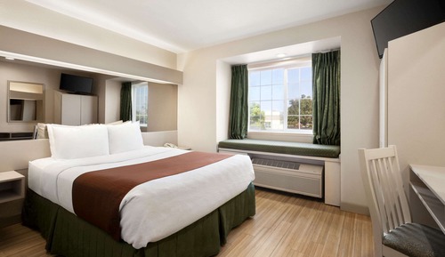 Standard Room, 1 Queen Bed