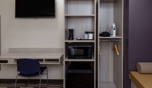 Studio Suite, 1 Queen Bed, Accessible, Non Smoking (Mobility, Bathtub w/Grab Bars)