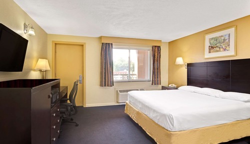 Standard Room, 1 King Bed