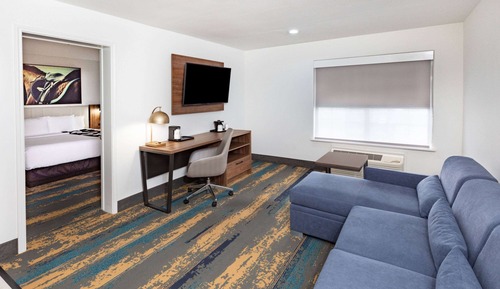 Deluxe Suite, 1 Queen Bed, Non Smoking
